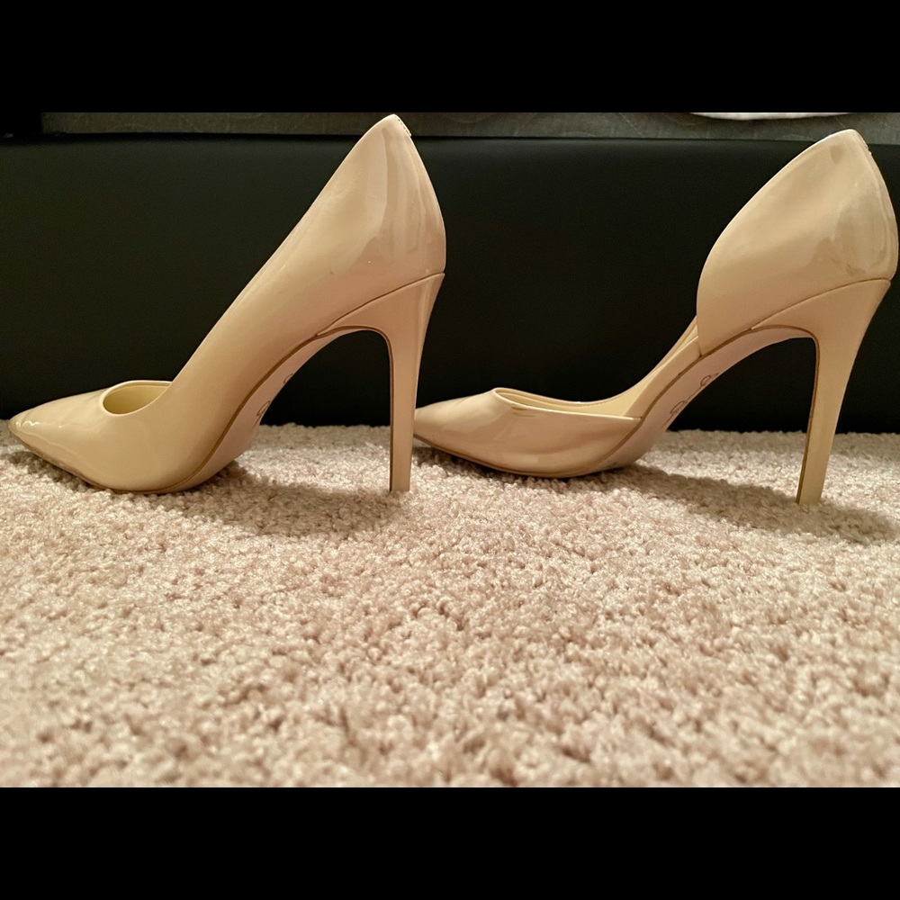Jessica Simpsone cream heels size 9